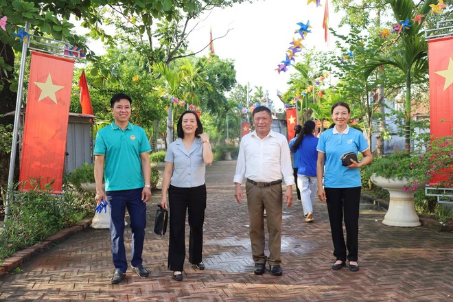 Quảng Oai phát động phong trào thi đua “Toàn dân chung tay bảo vệ môi trường, vì một Thủ đô xanh - sạch - đẹp”- Ảnh 4.