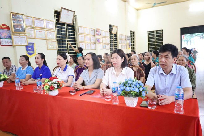 Quảng Oai phát động phong trào thi đua “Toàn dân chung tay bảo vệ môi trường, vì một Thủ đô xanh - sạch - đẹp”- Ảnh 5.