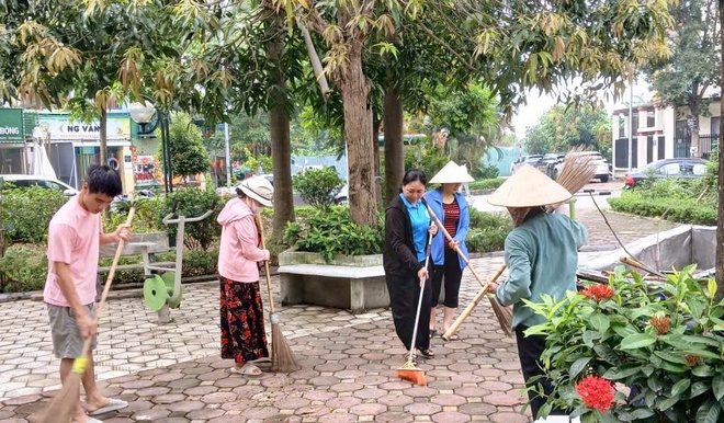 Phường Xuân Phương ra quân hưởng ứng phong trào "Toàn dân chung tay bảo vệ môi trường, vì Thủ đô xanh - sạch - đẹp"- Ảnh 3.