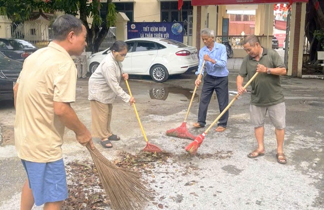 Phường Xuân Phương ra quân hưởng ứng phong trào "Toàn dân chung tay bảo vệ môi trường, vì Thủ đô xanh - sạch - đẹp"- Ảnh 4.