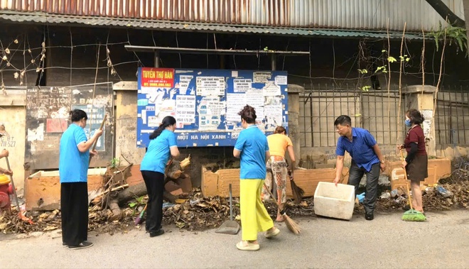 Phường Xuân Phương ra quân hưởng ứng phong trào "Toàn dân chung tay bảo vệ môi trường, vì Thủ đô xanh - sạch - đẹp"- Ảnh 6.