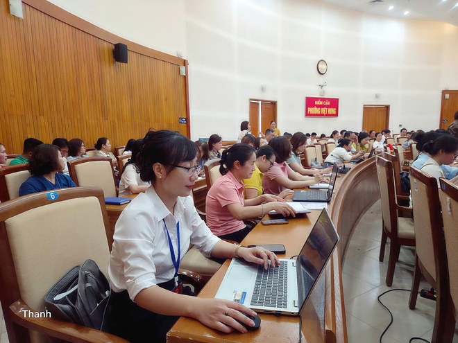 Phường Việt Hưng tổ chức Hội nghị tập huấn, hướng dẫn sử dụng Hệ thống quản trị thực thi nhiệm vụ và đánh giá cán bộ gắn với đo lường hiệu suất công việc (OKR/KI)- Ảnh 5.