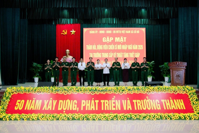 XÃ CỔ ĐÔ TỔ CHỨC THĂM HỎI, ĐỘNG VIÊN CÁC CHIẾN SĨ MỚI ĐANG THỰC HIỆN NGHĨA VỤ QUÂN SỰ- Ảnh 2.