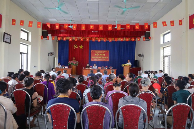 TỔ ĐẠI BIỂU SỐ 8 HĐND XÃ QUẢNG OAI TIẾP XÚC CỬ TRI TRƯỚC KỲ HỌP THỨ BA HĐND XÃ KHÓA II- Ảnh 16.