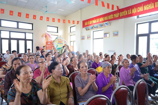 TỔ ĐẠI BIỂU SỐ 8 HĐND XÃ QUẢNG OAI TIẾP XÚC CỬ TRI TRƯỚC KỲ HỌP THỨ BA HĐND XÃ KHÓA II- Ảnh 17.