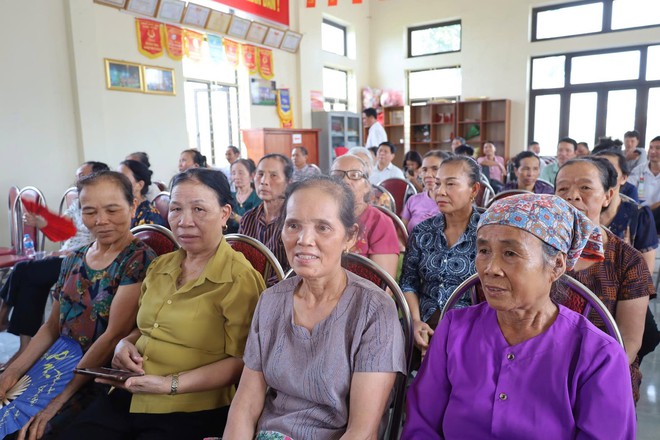 TỔ ĐẠI BIỂU SỐ 8 HĐND XÃ QUẢNG OAI TIẾP XÚC CỬ TRI TRƯỚC KỲ HỌP THỨ BA HĐND XÃ KHÓA II- Ảnh 12.