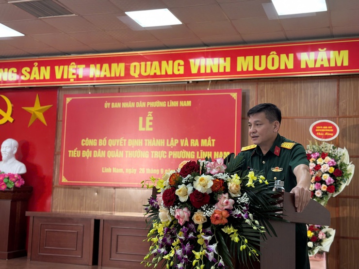 Phường Lĩnh Nam tổ chức Lễ công bố Quyết định thành lập và ra mắt Tiểu đội DQTT phường Lĩnh Nam năm 2024.

- Ảnh 2.