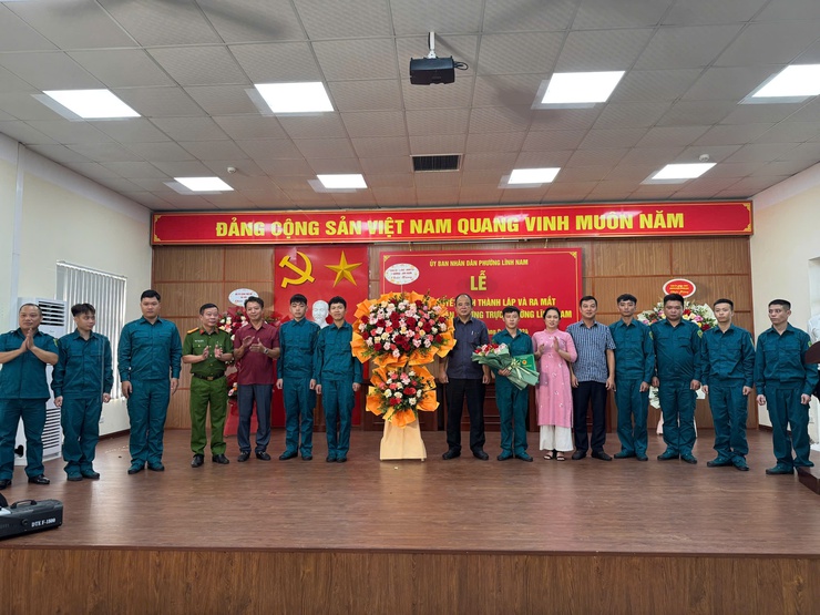 Phường Lĩnh Nam tổ chức Lễ công bố Quyết định thành lập và ra mắt Tiểu đội DQTT phường Lĩnh Nam năm 2024.

- Ảnh 1.