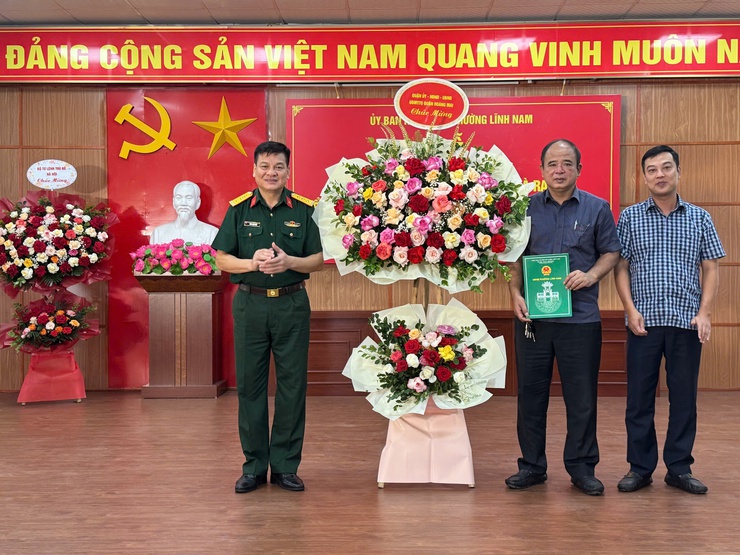 Phường Lĩnh Nam tổ chức Lễ công bố Quyết định thành lập và ra mắt Tiểu đội DQTT phường Lĩnh Nam năm 2024.

- Ảnh 3.