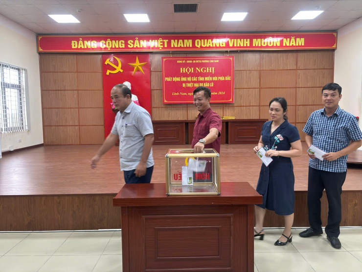 Phường Lĩnh Nam tổ chức Hội nghị phát động ủng hộ
các tỉnh miền núi phía Bắc bị thiệt hại do bão lũ.- Ảnh 1.