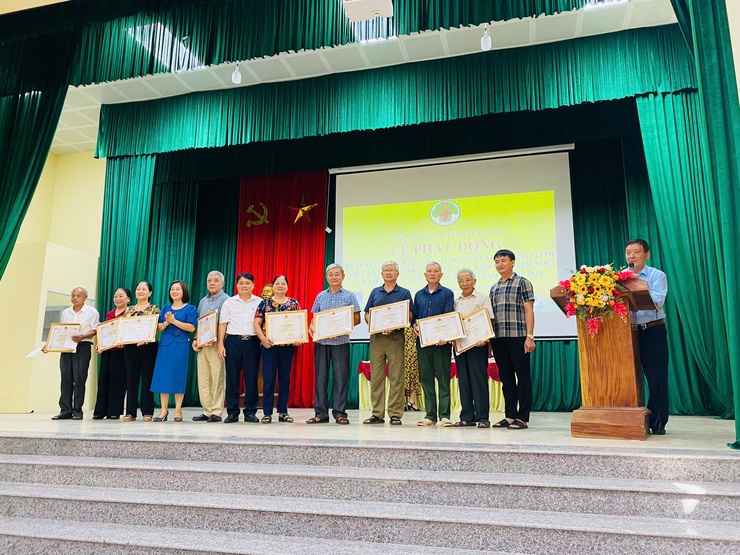 NGÀY QUỐC TẾ NGƯỜI CAO TUỔI 1/10: CHUNG TAY BẢO VỆ, CHĂM SÓC VÀ PHÁT HUY VAI TRÒ NGƯỜI CAO TUỔI - Ảnh 3.