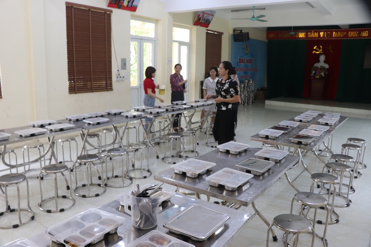 Đoàn kiểm tra liên ngành công tác ATTP huyện kiểm tra công tác ATTP trường học tại xã Khai Thái- Ảnh 5.