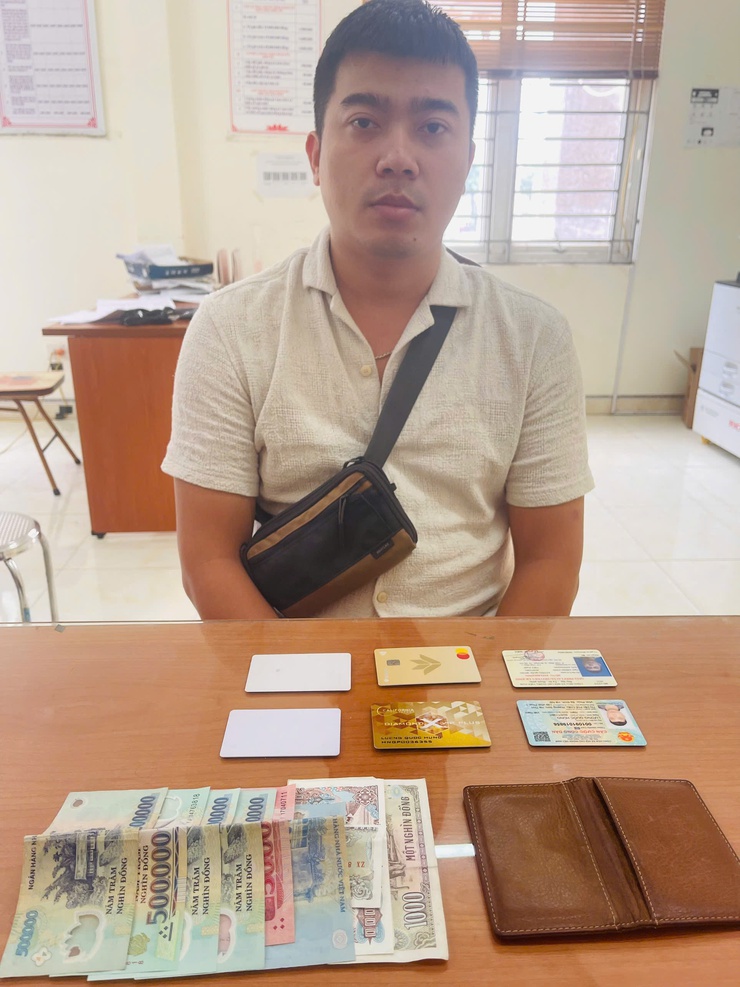 Nhặt được của rơi, trả người đánh mất- Hành động nhỏ ý nghĩa lớn- Ảnh 2.