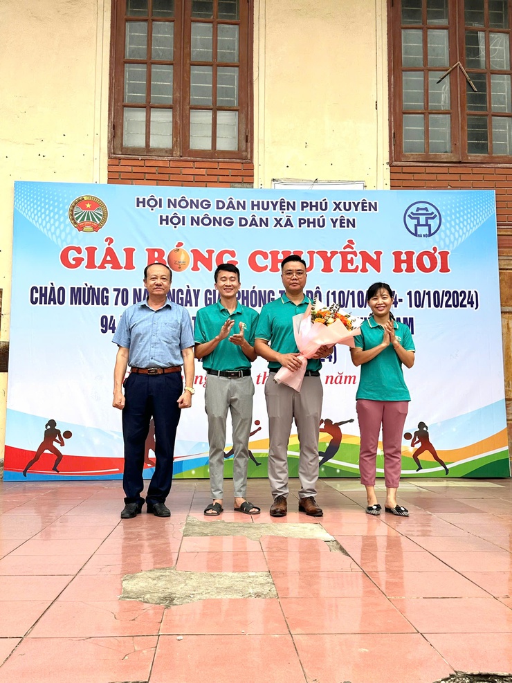 Tin:  Hội nông dân xã Phú Yên tổ chức giải bóng chuyền hơi nam – nữ xã Phú Yên năm 2024- Ảnh 1.