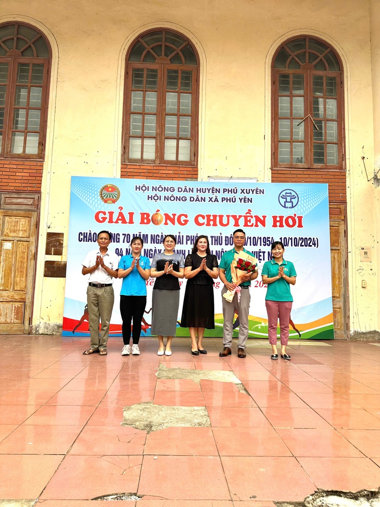 Tin:  Hội nông dân xã Phú Yên tổ chức giải bóng chuyền hơi nam – nữ xã Phú Yên năm 2024- Ảnh 2.