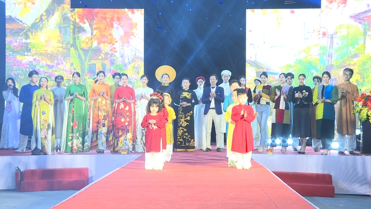 Trạch Xá: “Làng may áo dài truyền thống - Di sản văn hóa phi vật thể quốc gia"- Ảnh 6.