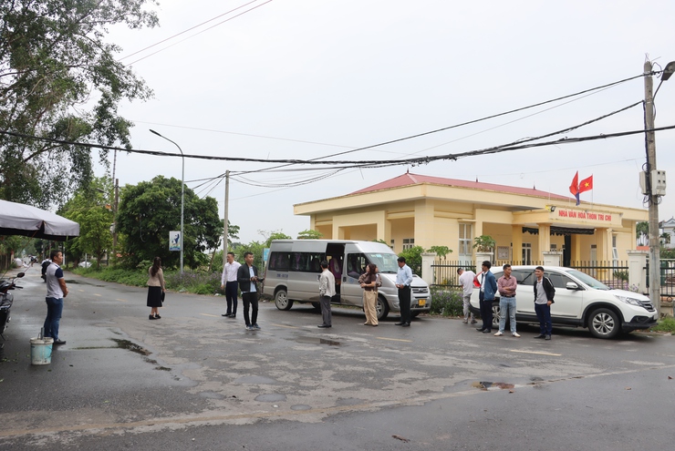 Kiểm tra, chấm điểm chung khảo cuộc thi Xây dựng và giữ gìn “Xã, phường, thị trấn Sáng – Xanh – Sạch – Đẹp – An toàn” trên địa bàn huyện Phú Xuyên.- Ảnh 1.
