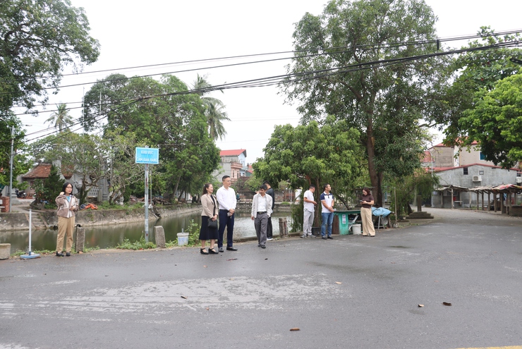 Kiểm tra, chấm điểm chung khảo cuộc thi Xây dựng và giữ gìn “Xã, phường, thị trấn Sáng – Xanh – Sạch – Đẹp – An toàn” trên địa bàn huyện Phú Xuyên.- Ảnh 3.
