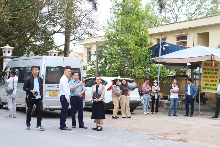 Kiểm tra, chấm điểm chung khảo cuộc thi Xây dựng và giữ gìn “Xã, phường, thị trấn Sáng – Xanh – Sạch – Đẹp – An toàn” trên địa bàn huyện Phú Xuyên.- Ảnh 5.
