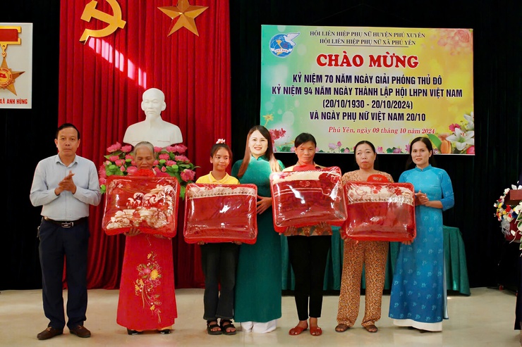Tin:  Hội LHPN xã Phú Yên tổ chức Hội nghị chào mừng kỷ niệm 70 năm Giải phóng Thủ Đô, 94 năm ngày thành lập Hội LHPN Việt Nam và ngày Phụ nữ Việt nam 20/10- Ảnh 1.