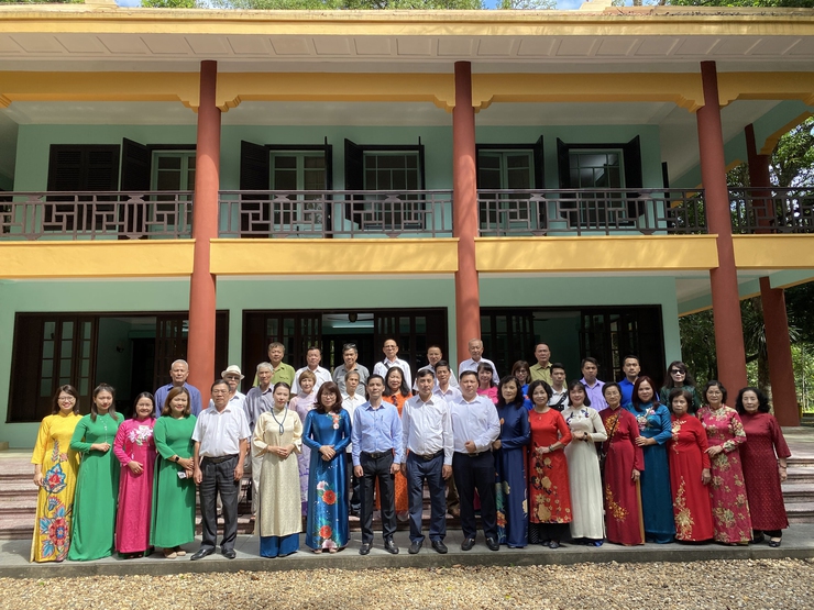 BCH ĐẢNG BỘ PHƯỜNG TỔ CHỨC DÂNG HƯƠNG TƯỞNG NIỆM CHỦ TỊCH HỒ CHÍ MINH TẠI KHU DI TÍCH LỊCH SỬ K9; TỔ CHỨC NGÀY HỘI "DÂN VẬN KHÉO" NĂM 2024, BIỂU DƯƠNG, KHEN THƯỞNG TẬP THỂ, CÁ NHÂN TIÊU BIỂU TRONG PHONG TRÀO "DÂN VẬN KHÉO" CỦA PHƯỜNG.- Ảnh 11.