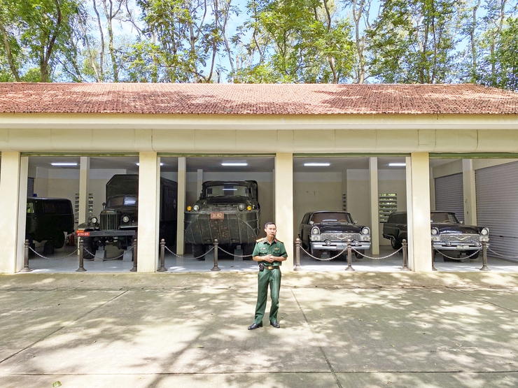 BCH ĐẢNG BỘ PHƯỜNG TỔ CHỨC DÂNG HƯƠNG TƯỞNG NIỆM CHỦ TỊCH HỒ CHÍ MINH TẠI KHU DI TÍCH LỊCH SỬ K9; TỔ CHỨC NGÀY HỘI "DÂN VẬN KHÉO" NĂM 2024, BIỂU DƯƠNG, KHEN THƯỞNG TẬP THỂ, CÁ NHÂN TIÊU BIỂU TRONG PHONG TRÀO "DÂN VẬN KHÉO" CỦA PHƯỜNG.- Ảnh 12.