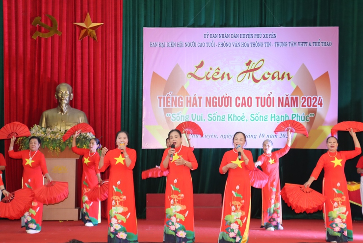 Liên hoan tiếng hát Người cao tuổi huyện Phú Xuyên năm 2024- Ảnh 6.