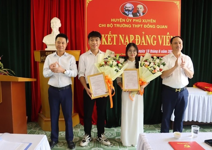 Phú Xuyên đẩy mạnh công tác xây dựng Đảng, góp phần thực hiện thắng lợi các nhiệm vụ chính trị của địa phương- Ảnh 1.