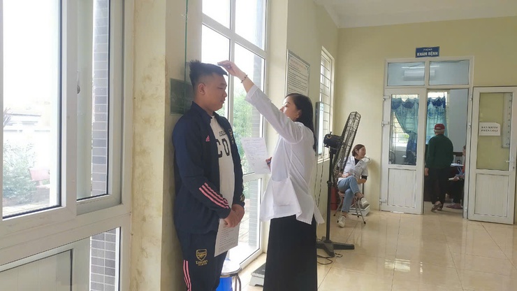 Hội đồng nghĩa vụ quân sự xã Phú Yên đã tổ chức khám sơ tuyển NVQS năm 2025
- Ảnh 1.