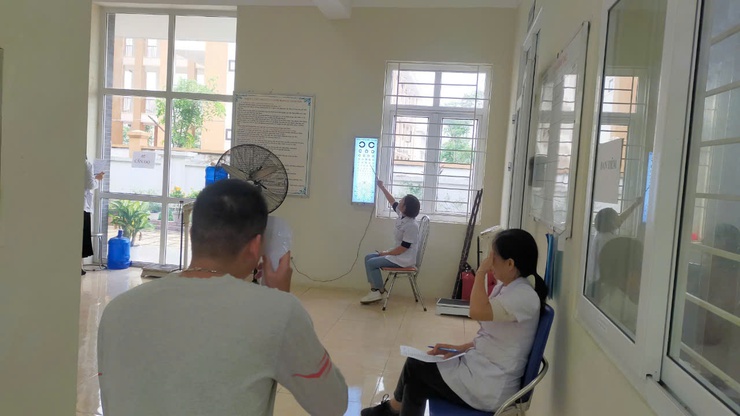 Hội đồng nghĩa vụ quân sự xã Phú Yên đã tổ chức khám sơ tuyển NVQS năm 2025
- Ảnh 2.