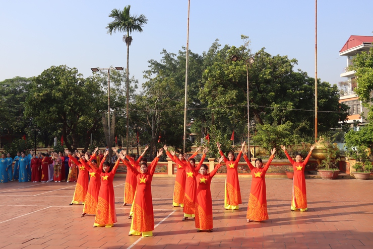 Thị trấn Phú Minh với các hoạt động chào mừng kỳ niệm 70 năm giải phóng thủ đô- Ảnh 2.