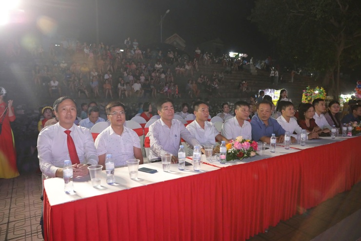 “Hà Nội - Khát vọng Phát triển” Chương trình Liên hoan văn nghệ Kỷ niệm 70 năm Giải phóng Thủ đô (10/10/1954-10/10/2024)- Ảnh 1. “Hà Nội - Khát vọng Phát triển” Chương trình Liên hoan văn nghệ Kỷ niệm 70 năm Giải phóng Thủ đô (10/10/1954-10/10/2024)- Ảnh 1.