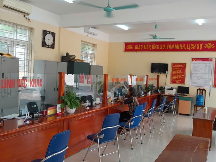 UBND xã Hòa Phú triển khai lấy phiếu khảo sát, đo lường sự hài lòng của người dân, tổ chức đối với sự phục vụ của UBND xã Hòa Phú- Ảnh 1.