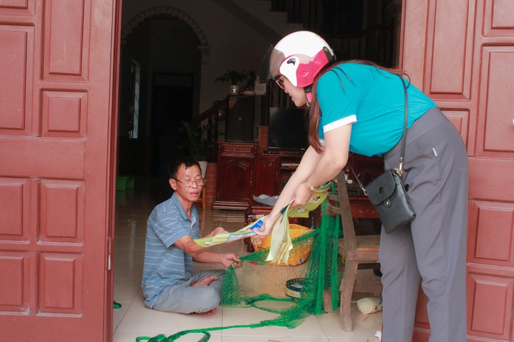 Phú Yên tổ chức tuyên truyền hưởng ứng Ngày Pháp Luật Việt Nam, tháng hành động vì Bình đẳng giới và phòng ngừa, ứng phó với bạo lực trên cơ sở giới năm 2024.- Ảnh 5.