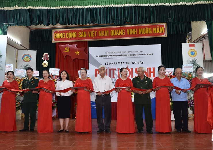 Khai mạc triển lãm chuyên đề “Phút hồi sinh”- Ảnh 1.