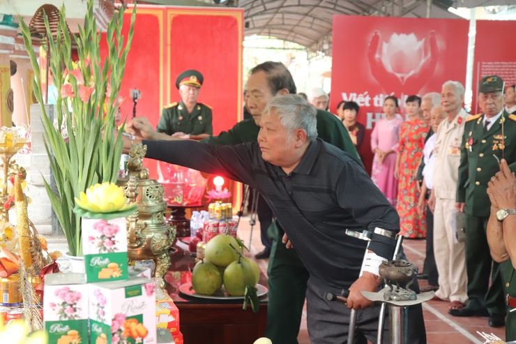 Khai mạc triển lãm chuyên đề “Phút hồi sinh”- Ảnh 2.