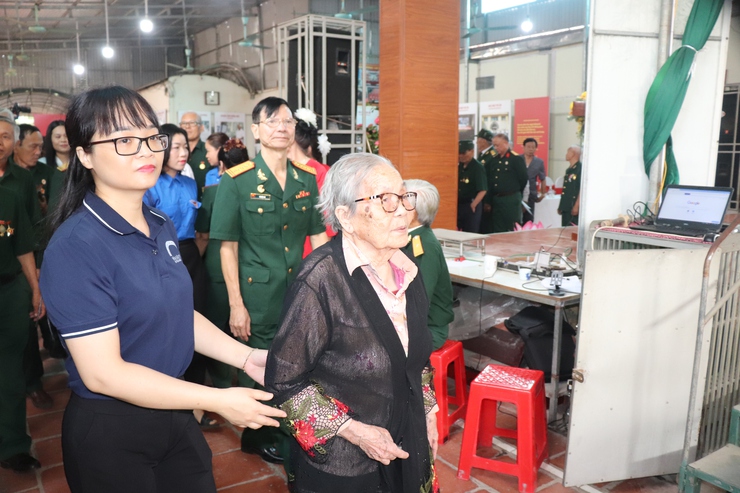 Khai mạc triển lãm chuyên đề “Phút hồi sinh”- Ảnh 5.