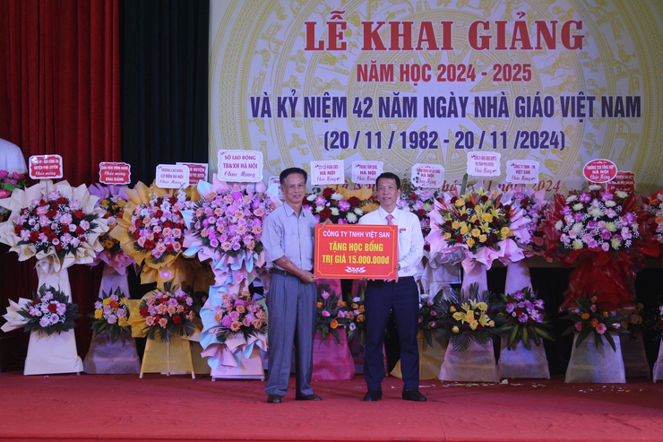 Trường Trung cấp nghề số 1 Hà Nội tổ chức Lễ khai giảng năm học mới 2024-2025 và kỷ niệm 42 năm Ngày Nhà giáo Việt Nam- Ảnh 8.