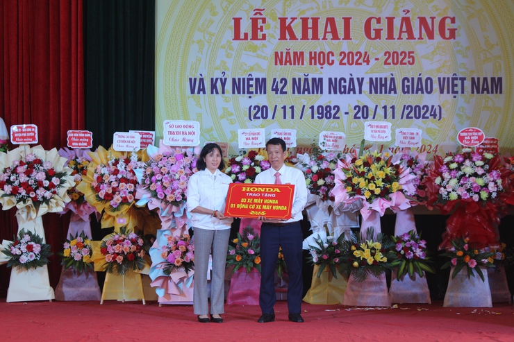 Trường Trung cấp nghề số 1 Hà Nội tổ chức Lễ khai giảng năm học mới 2024-2025 và kỷ niệm 42 năm Ngày Nhà giáo Việt Nam- Ảnh 6.