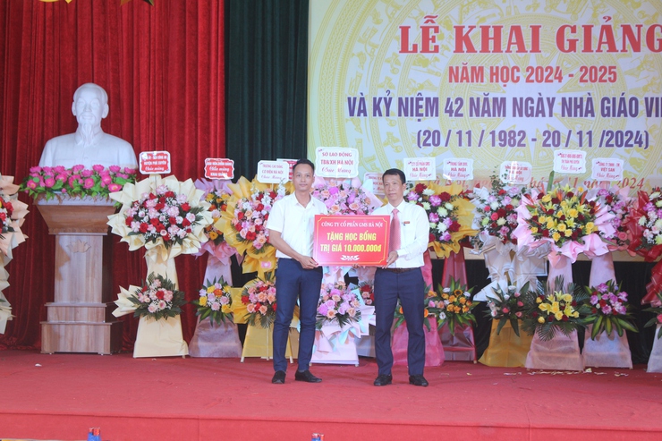 Trường Trung cấp nghề số 1 Hà Nội tổ chức Lễ khai giảng năm học mới 2024-2025 và kỷ niệm 42 năm Ngày Nhà giáo Việt Nam- Ảnh 7.
