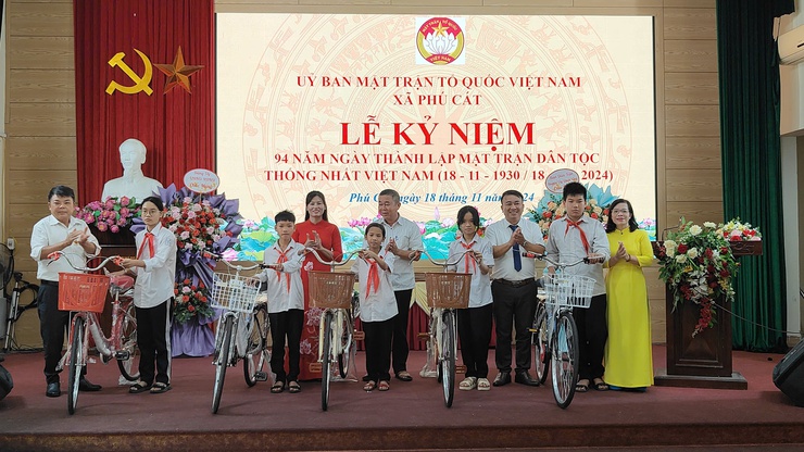 Uỷ ban Mặt trận TQ Việt Nam xã Phú Cát kỷ niệm 94 năm ngày thành lập Mặt trận dân tộc thống nhất Việt Nam (18/11/1930 - 18/11/2024)- Ảnh 11.