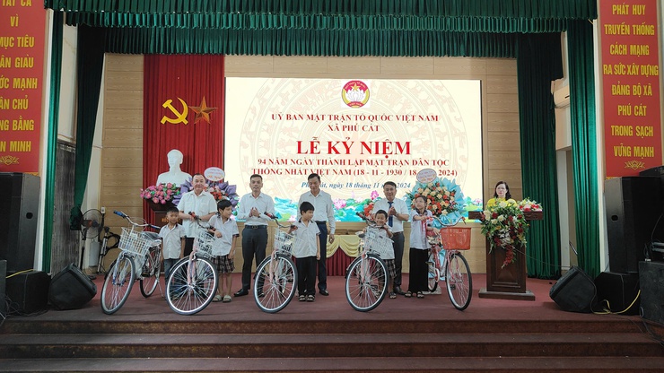 Uỷ ban Mặt trận TQ Việt Nam xã Phú Cát kỷ niệm 94 năm ngày thành lập Mặt trận dân tộc thống nhất Việt Nam (18/11/1930 - 18/11/2024)- Ảnh 12.