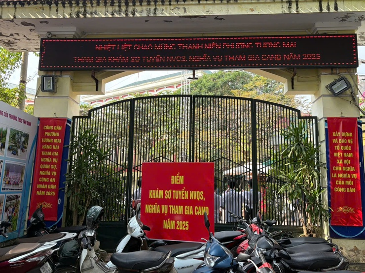 Hội đồng nghĩa vụ quân sự phường Tương Mai tổ chức khám sơ tuyển sức khỏe nghĩa vụ Quân sự; nghĩa vụ Công an nhân dân năm 2025- Ảnh 4.