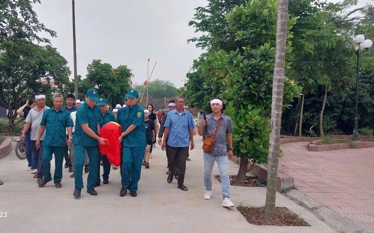 LỄ ĐÓN NHẬN, TRUY ĐIỆU VÀ AN TÁNG ANH HÙNG LIỆT SỸ NGUYỄN ĐỨC MỚI HY SINH TRONG KHÁNG CHIẾN CHỐNG MỸ CỨU NƯỚC- Ảnh 3.
