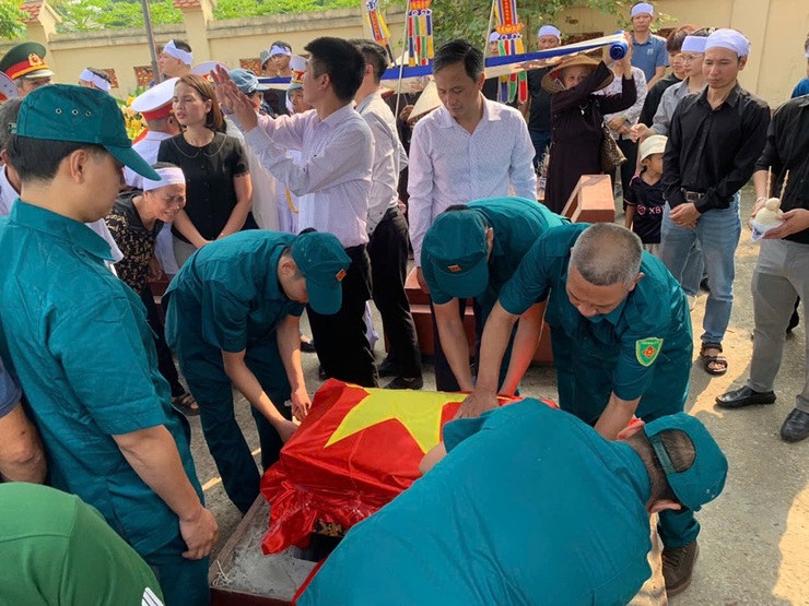 LỄ ĐÓN NHẬN, TRUY ĐIỆU VÀ AN TÁNG ANH HÙNG LIỆT SỸ NGUYỄN ĐỨC MỚI HY SINH TRONG KHÁNG CHIẾN CHỐNG MỸ CỨU NƯỚC- Ảnh 20.