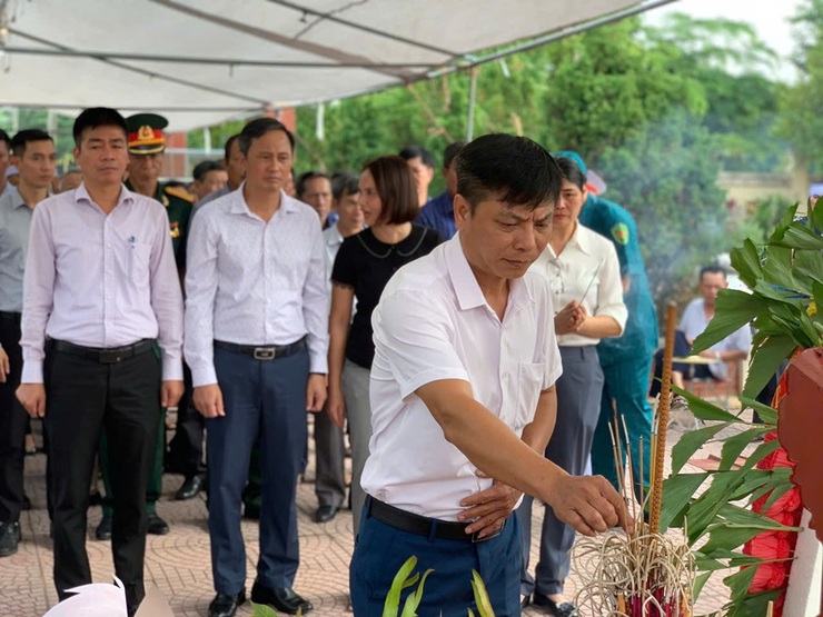 LỄ ĐÓN NHẬN, TRUY ĐIỆU VÀ AN TÁNG ANH HÙNG LIỆT SỸ NGUYỄN ĐỨC MỚI HY SINH TRONG KHÁNG CHIẾN CHỐNG MỸ CỨU NƯỚC- Ảnh 13.