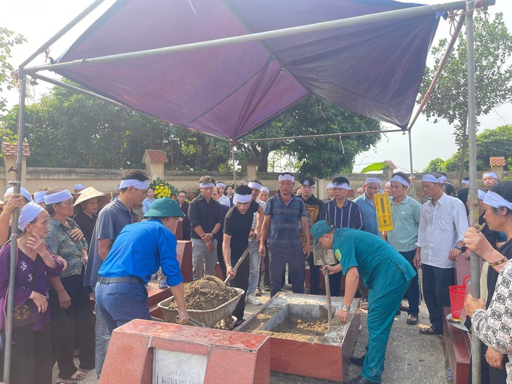 LỄ ĐÓN NHẬN, TRUY ĐIỆU VÀ AN TÁNG ANH HÙNG LIỆT SỸ NGUYỄN ĐỨC MỚI HY SINH TRONG KHÁNG CHIẾN CHỐNG MỸ CỨU NƯỚC- Ảnh 21.