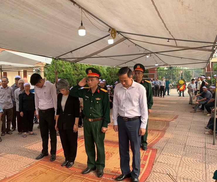 LỄ ĐÓN NHẬN, TRUY ĐIỆU VÀ AN TÁNG ANH HÙNG LIỆT SỸ NGUYỄN ĐỨC MỚI HY SINH TRONG KHÁNG CHIẾN CHỐNG MỸ CỨU NƯỚC- Ảnh 6.