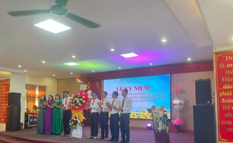 Xã Phúc Tiến tổ chức kỷ niệm 42 năm ngày Nhà giáo Việt Nam và đón Bằng công nhận trường Tiểu học đạt chuẩn Quốc gia mức độ 2.- Ảnh 3.