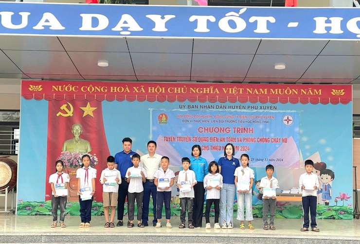 TUYÊN TRUYỀN SỬ DỤNG ĐIỆN AN TOÀN VÀ PHÒNG CHỐNG CHÁY NỔ CHO CÁC EM HỌC SINH- Ảnh 3.